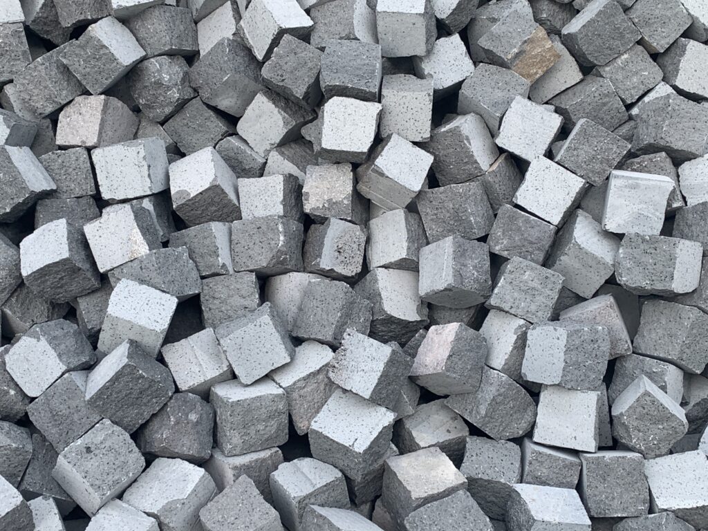 CUBETTI-PIETRA-LAVICA-BASALTO-LAVICO-ITALGRANITI-1