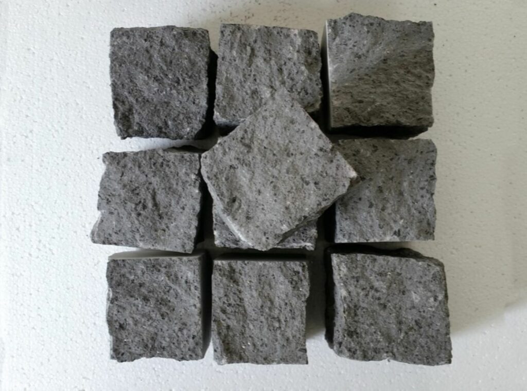 CUBETTI-PIETRA-LAVICA-BASALTO-LAVICO-ITALGRANITI-11