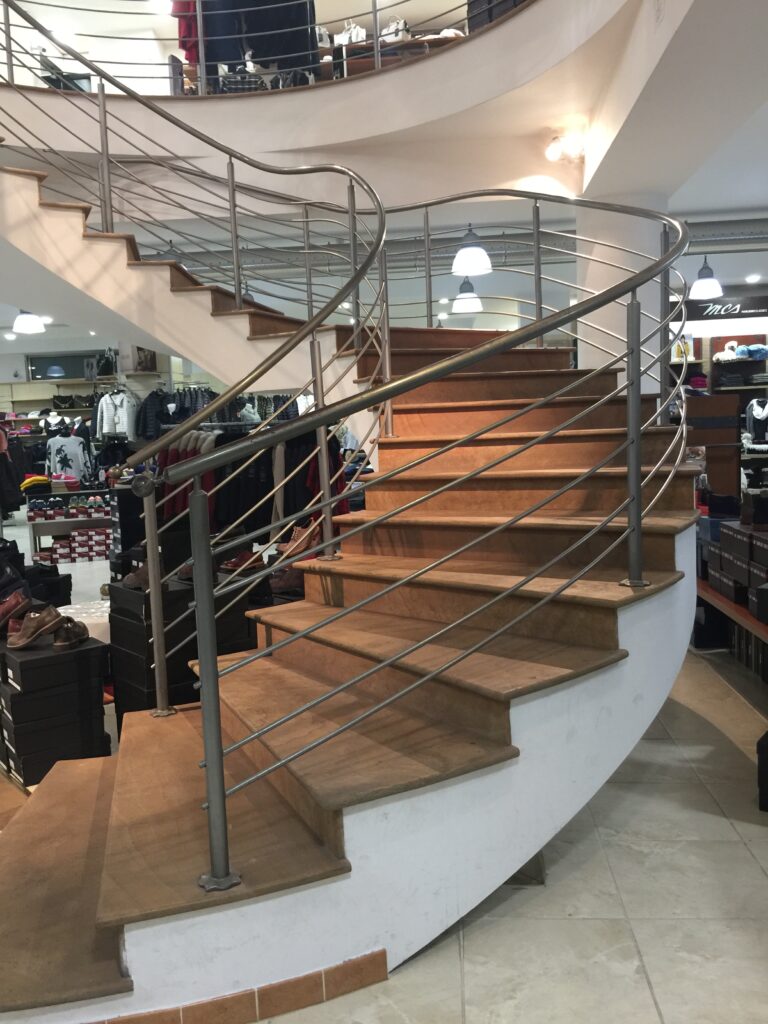 RIVESTIMENTO-SCALA-MARMO-PIETRA-ITALGRANITI-12