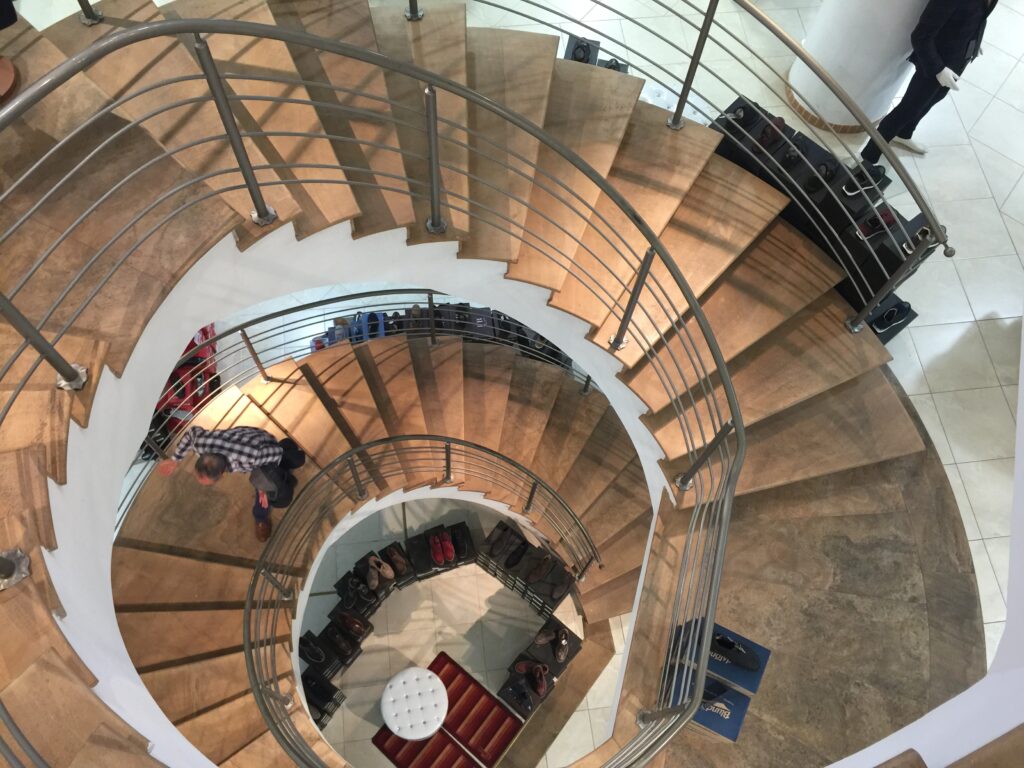 RIVESTIMENTO-SCALA-MARMO-PIETRA-ITALGRANITI-17