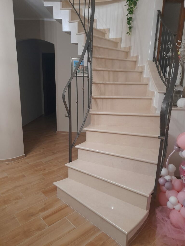RIVESTIMENTO-SCALA-MARMO-PIETRA-ITALGRANITI-19