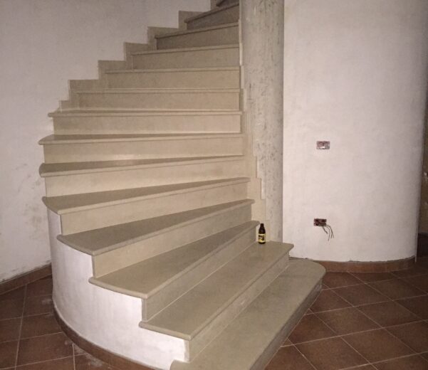 RIVESTIMENTO-SCALA-MARMO-PIETRA-ITALGRANITI-24