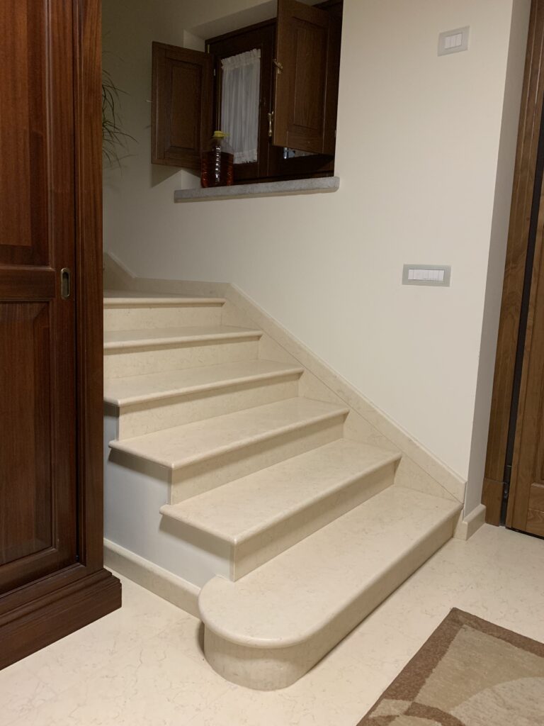 RIVESTIMENTO-SCALA-MARMO-PIETRA-ITALGRANITI-25