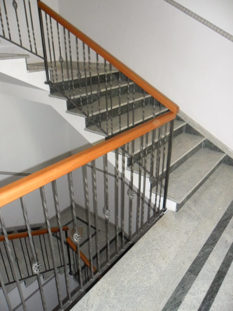 RIVESTIMENTO-SCALA-MARMO-PIETRA-ITALGRANITI-27