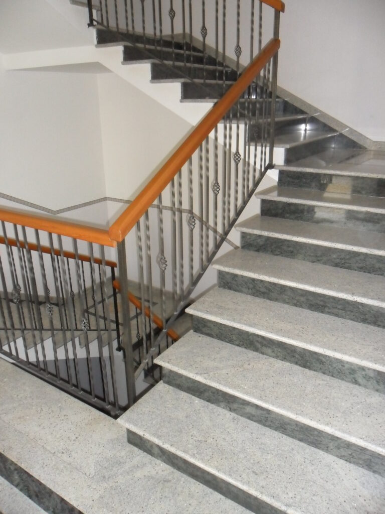 RIVESTIMENTO-SCALA-MARMO-PIETRA-ITALGRANITI-28