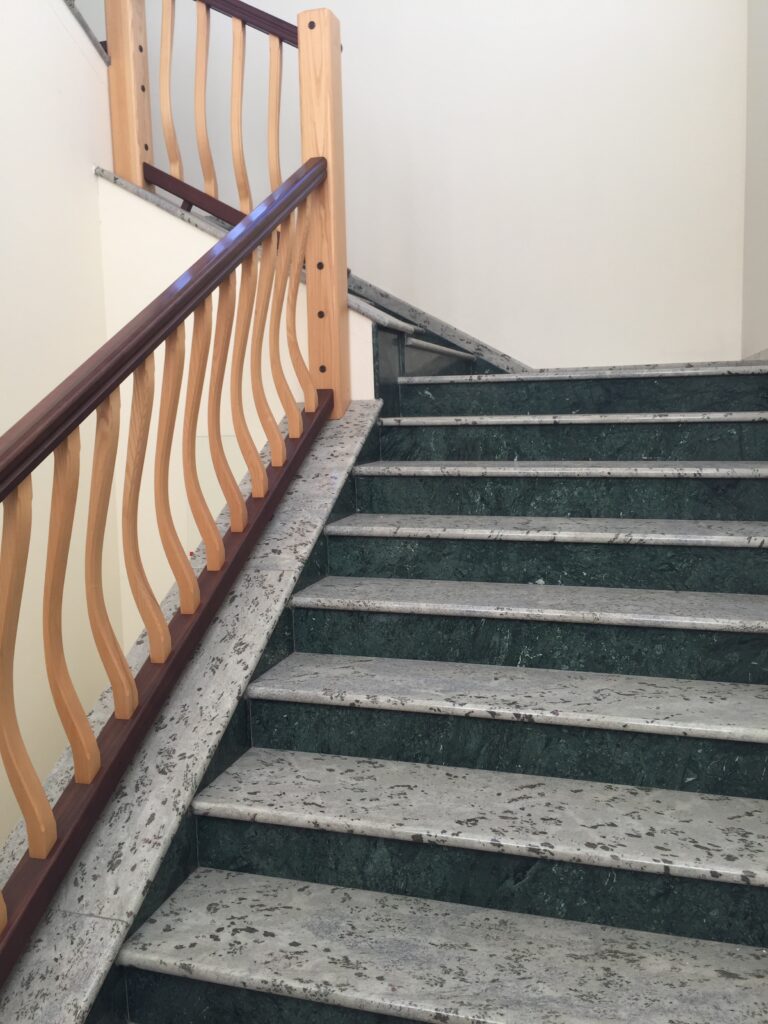RIVESTIMENTO-SCALA-MARMO-PIETRA-ITALGRANITI-29