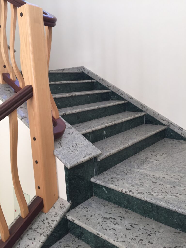 RIVESTIMENTO-SCALA-MARMO-PIETRA-ITALGRANITI-30